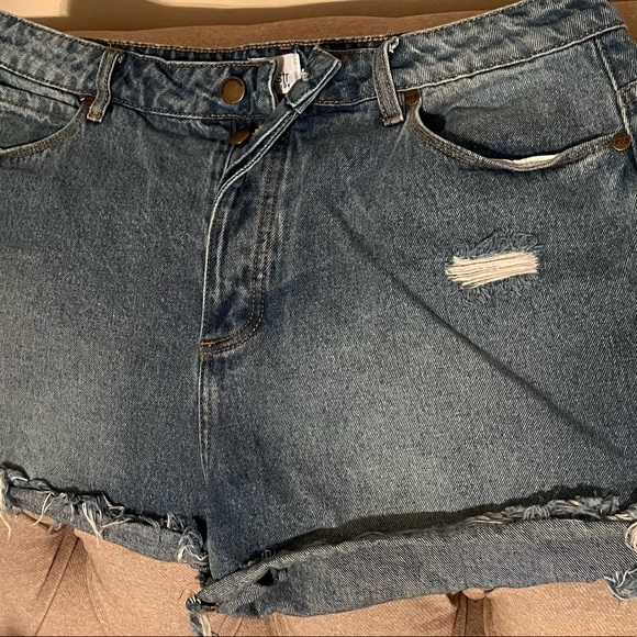 Sisstr evolution Distressed, button front, Raw Hem, denim shortie shorts - Picture 5 of 5